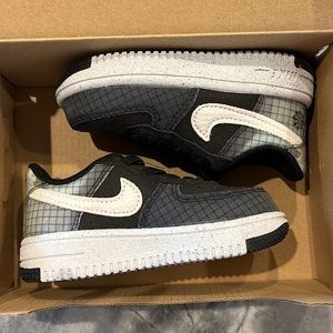 Toddler Nike force 1 shoes size 6